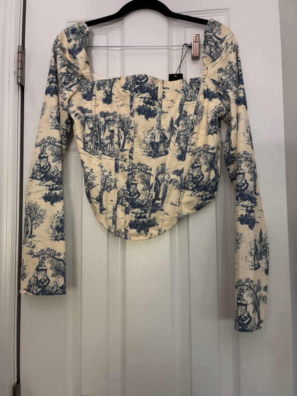 Fashion Nova Women’s Blue Floral Toile Long-Sleeve Square-Neck Top